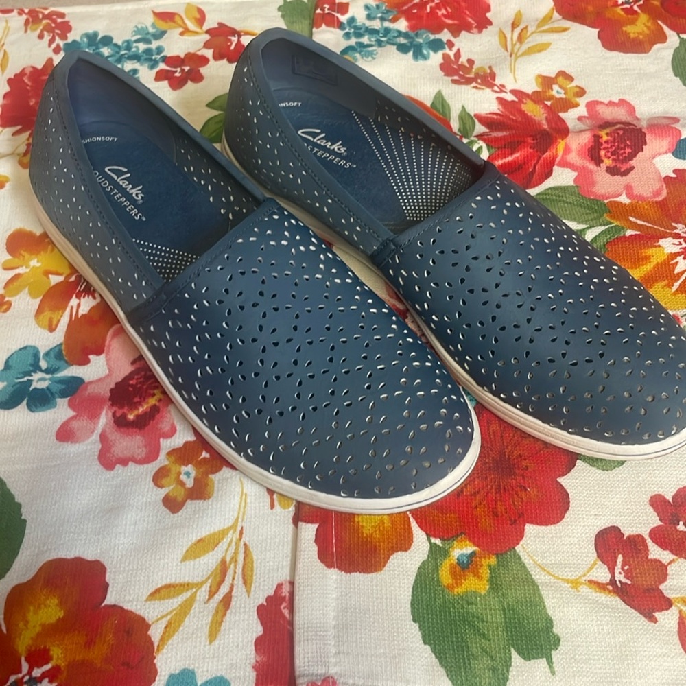 Clarks cloudsteppers slip ons MWT
